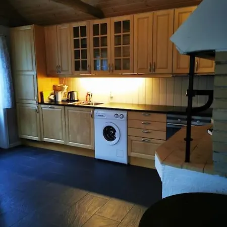 Nydelig Lite Hus Med Egen Vedfyrt Baksteovn. * Kaupanger