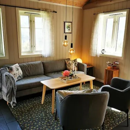 Nydelig Lite Hus Med Egen Vedfyrt Baksteovn. Kaupanger