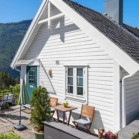 Nydelig Lite Hus Med Egen Vedfyrt Baksteovn. Сasa de vacaciones *