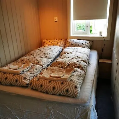 Nydelig Lite Hus Med Egen Vedfyrt Baksteovn. * Kaupanger