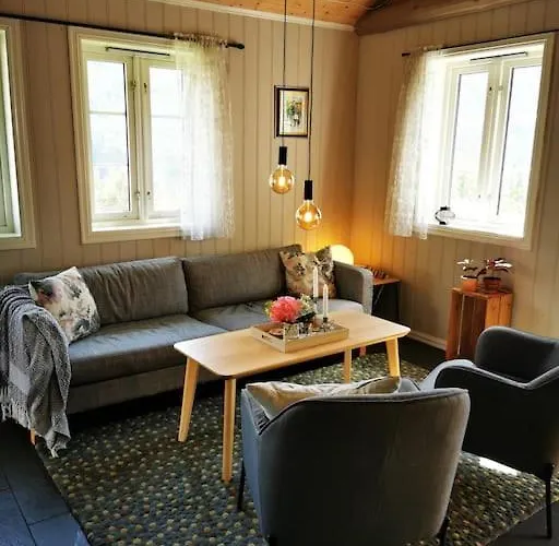 Nydelig Lite Hus Med Egen Vedfyrt Baksteovn. Kaupanger