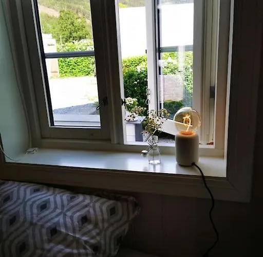 Nydelig Lite Hus Med Egen Vedfyrt Baksteovn. Feriehus *