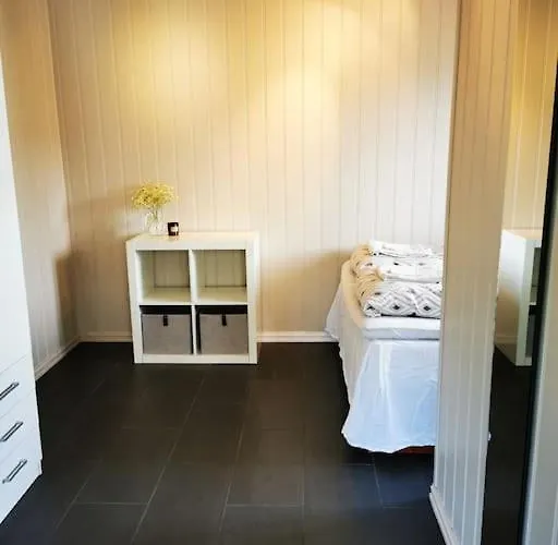 Nydelig Lite Hus Med Egen Vedfyrt Baksteovn. Feriehus *