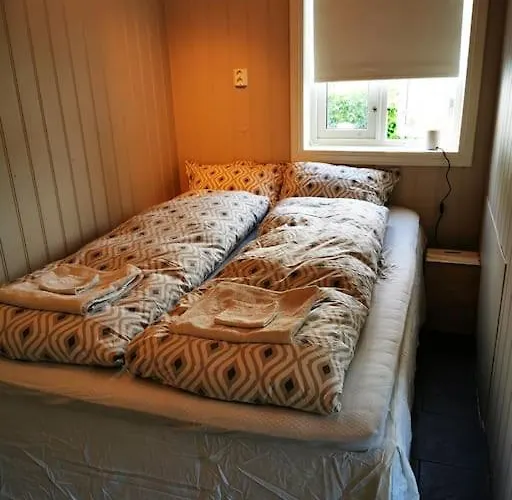 Nydelig Lite Hus Med Egen Vedfyrt Baksteovn. * Kaupanger